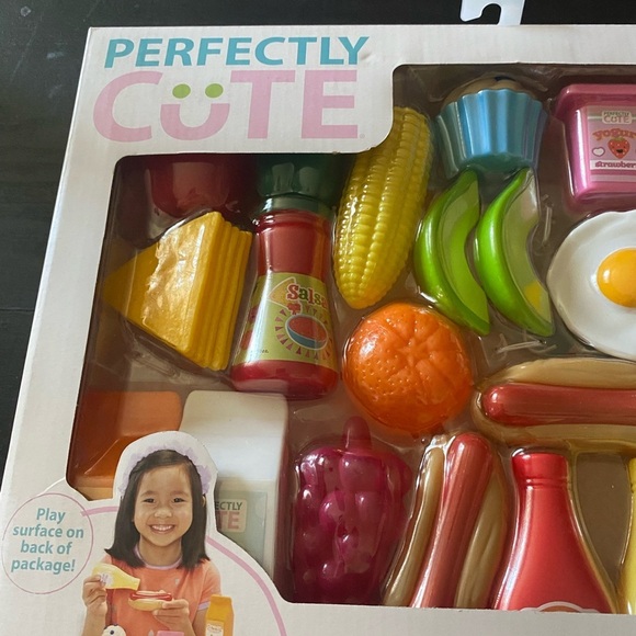 NWT-PERFECTLY CUTE-41 PIECE FOOD SET - Picture 4 of 5